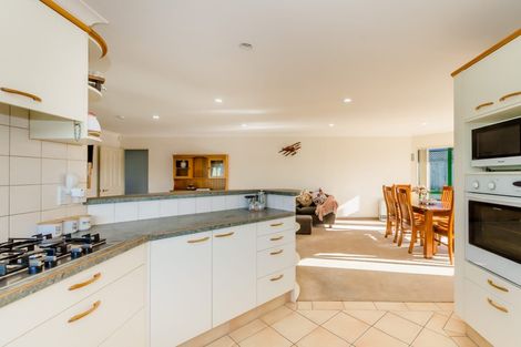 Photo of property in 2 Millennium Hill, Paraparaumu, 5032