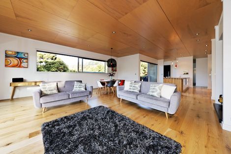 Photo of property in 27 Cochran Road, Oratia, Auckland, 0604