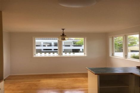 Photo of property in 5 Bodi Place, Te Atatu South, Auckland, 0610