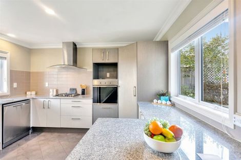 Photo of property in 10 Nirmal Place, Sunnyvale, Auckland, 0612