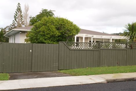 Photo of property in 23 Trelawn Place, Cockle Bay, Auckland, 2014
