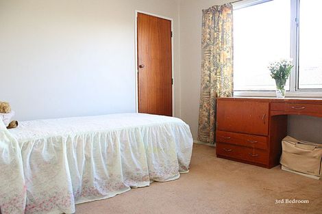 Photo of property in 12c Youngs Road, Papakura, 2110