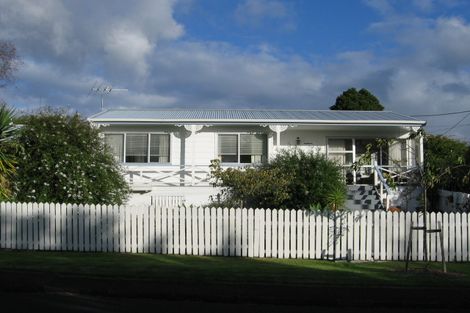 Photo of property in 1/12 Sherwood Avenue, Te Atatu South, Auckland, 0610