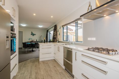 Photo of property in 14 Cellarmans Street, Te Atatu Peninsula, Auckland, 0610