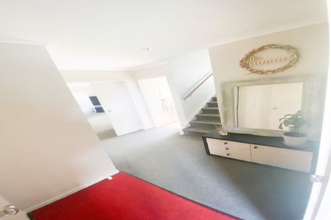 Photo of property in 31d Chieftain Rise, Goodwood Heights, Auckland, 2105