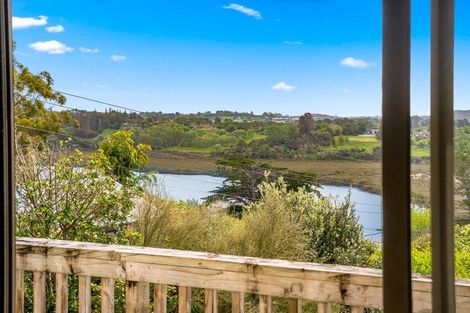 Photo of property in 10 Poplar Road, Stanmore Bay, Whangaparaoa, 0932