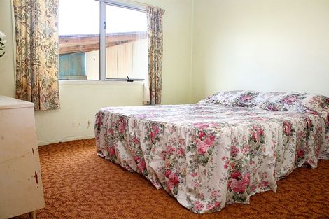 Photo of property in 12c Youngs Road, Papakura, 2110