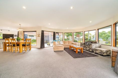 Photo of property in 3 Birkinshaw Grove, Riverstone Terraces, Upper Hutt, 5018