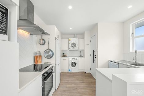 Photo of property in 1a Saulbrey Grove, Woburn, Lower Hutt, 5010