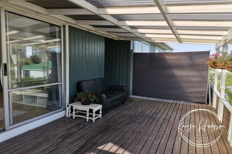 Photo of property in 9 Whaka Street, Maungaturoto, 0520