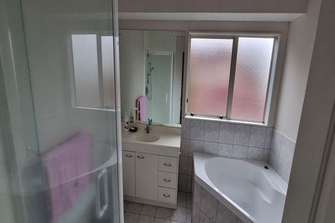 Photo of property in 192a Botany Road, Botany Downs, Auckland, 2010