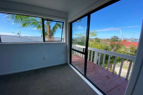 Photo of property in 54 Potter Avenue, Northcote, Auckland, 0627