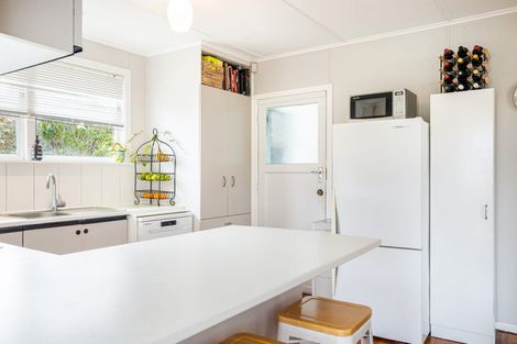 Photo of property in 14 Thomas Avenue, Te Atatu Peninsula, Auckland, 0610