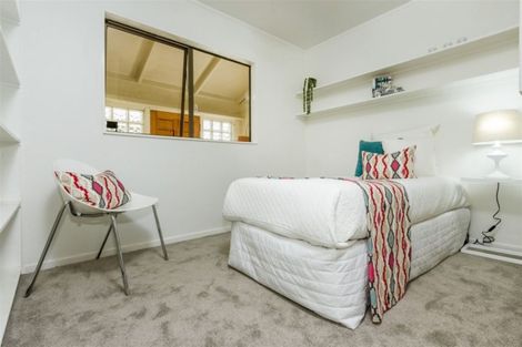 Photo of property in 9a Hanlon Crescent, Narrow Neck, Auckland, 0624