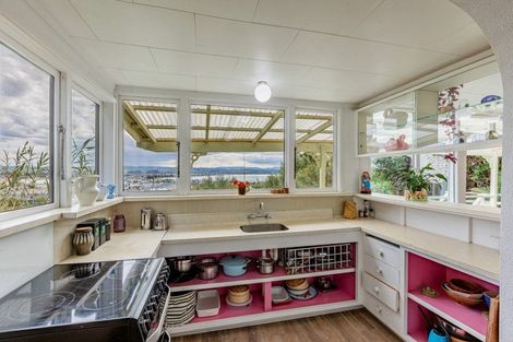 Photo of property in 3 Denholm Road, Hospital Hill, Napier, 4110