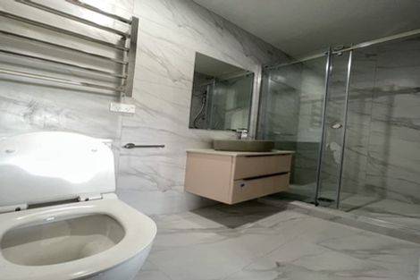 Photo of property in 2/10 Vinifera Place, Fairview Heights, Auckland, 0632