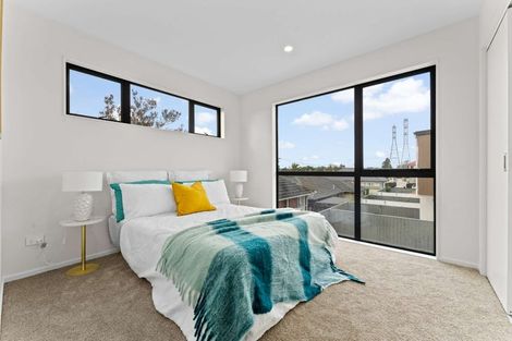 Photo of property in 2/113 Flanshaw Road, Te Atatu South, Auckland, 0610