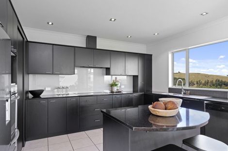 Photo of property in 37 Highcrest Heights, Westmorland, Christchurch, 8025