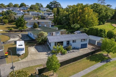 Photo of property in 39 Totaravale Drive, Totara Vale, Auckland, 0629