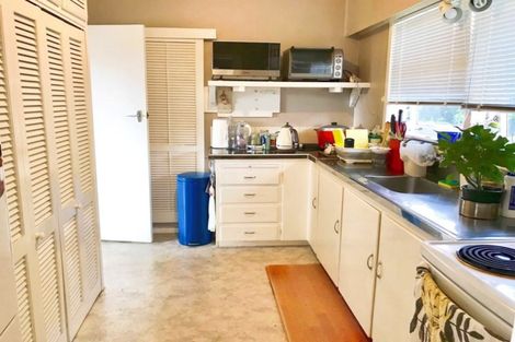 Photo of property in 117 Forrest Hill Road, Forrest Hill, Auckland, 0620