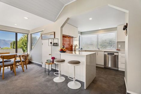 Photo of property in 7 Wynyard Crescent, Fernhill, Queenstown, 9300