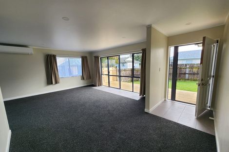 Photo of property in 1/14 Nerissa Place, Randwick Park, Auckland, 2105