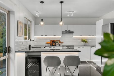 Photo of property in 11 Gilders Grove, Heathcote Valley, Christchurch, 8022