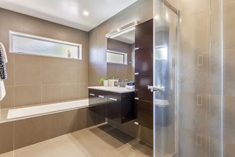 Photo of property in 14b Karetu Road, Greenlane, Auckland, 1051