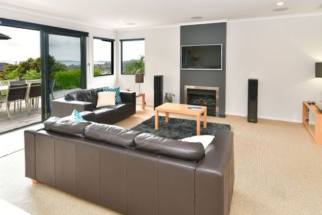 Photo of property in 15 Dorchester Place, Orewa, 0931