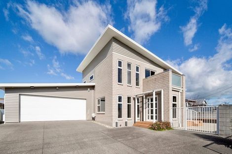 Photo of property in 10 Oriental Street, Welbourn, New Plymouth, 4312