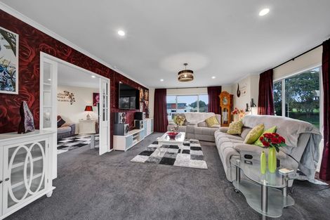 Photo of property in 24 Park Lane, Waitara, 4320