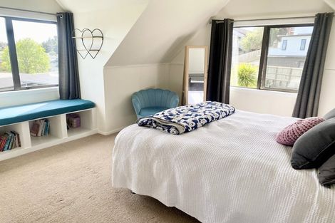 Photo of property in 2/8 Sunward Rise, Glenfield, Auckland, 0629