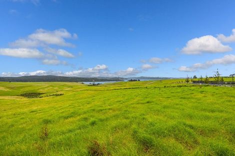 Photo of property in 205 Vaughans Road, Okura, Auckland, 0792
