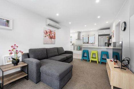 Photo of property in 3/100 Royal Road, Massey, Auckland, 0614