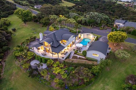 Photo of property in 2 Puriri Place, Sandspit, Warkworth, 0982