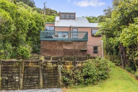 Photo of property in 140 Miromiro Road, Normandale, Lower Hutt, 5010
