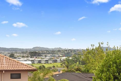 Photo of property in 18 Armstrong Farm Drive, East Tamaki Heights, Auckland, 2016