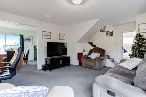 Photo of property in 13 Tetrarch Place, Totara Vale, Auckland, 0629