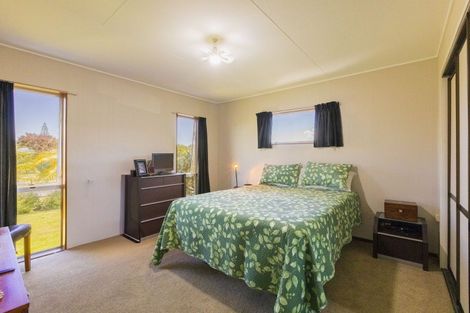 Photo of property in 15 Spriggs Crescent, Greenmeadows, Napier, 4112