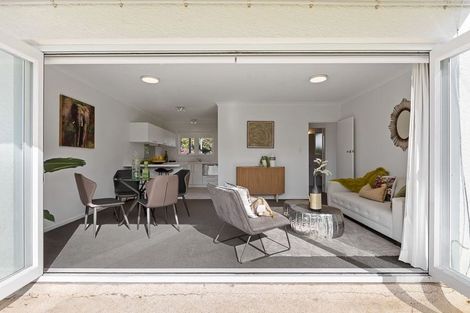 Photo of property in 2/133 Shakespeare Road, Milford, Auckland, 0620