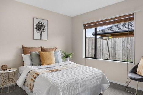 Photo of property in 17 Sutton Place, Dallington, Christchurch, 8061