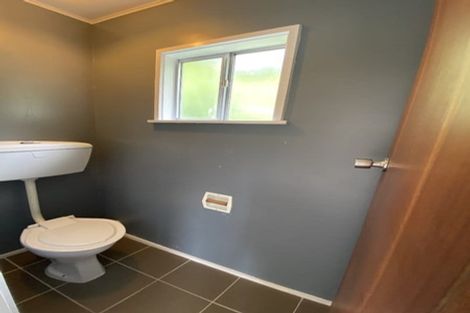 Photo of property in 2/15 Wakely Road, Newlands, Wellington, 6037