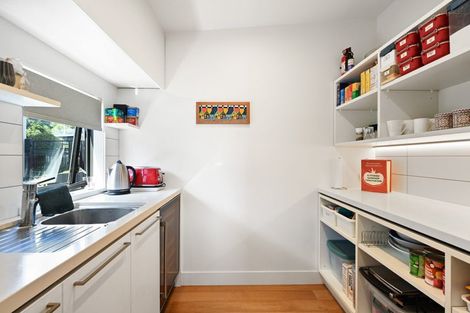 Photo of property in 142 Lake Crescent, Hamilton Lake, Hamilton, 3204