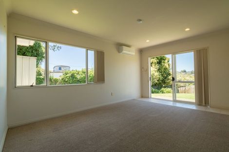 Photo of property in 16 Andara Close, Pinehill, Auckland, 0632