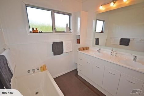 Photo of property in 18 Rosewarne Crescent, Glendene, Auckland, 0602