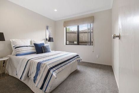 Photo of property in 8 Carisbrook Crescent, Papakura, 2110