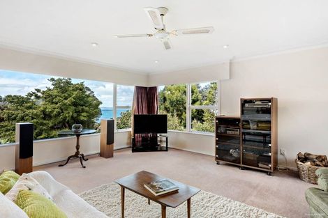 Photo of property in 35 Montgomery Avenue, Rothesay Bay, Auckland, 0630