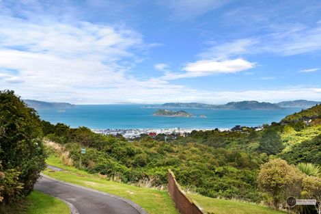 Photo of property in 17 Oceanview Terrace, Tirohanga, Lower Hutt, 5010