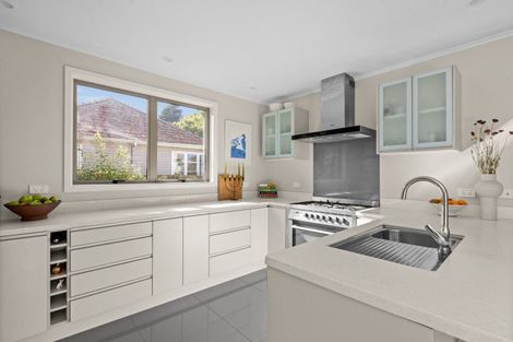 Photo of property in 2 Main Street, Hospital Hill, Napier, 4110