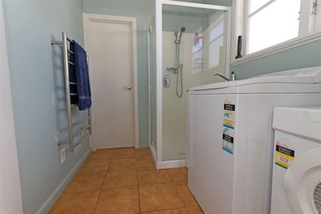 Photo of property in 57 Nui Mana Place, Te Atatu South, Auckland, 0610